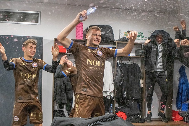 莱万过去在 莱万过去在